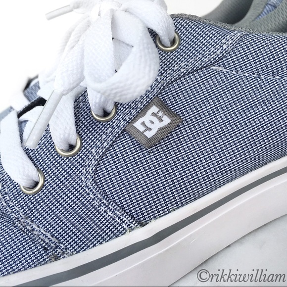 NWOT Blue & White DC Sneakers - Picture 5 of 6